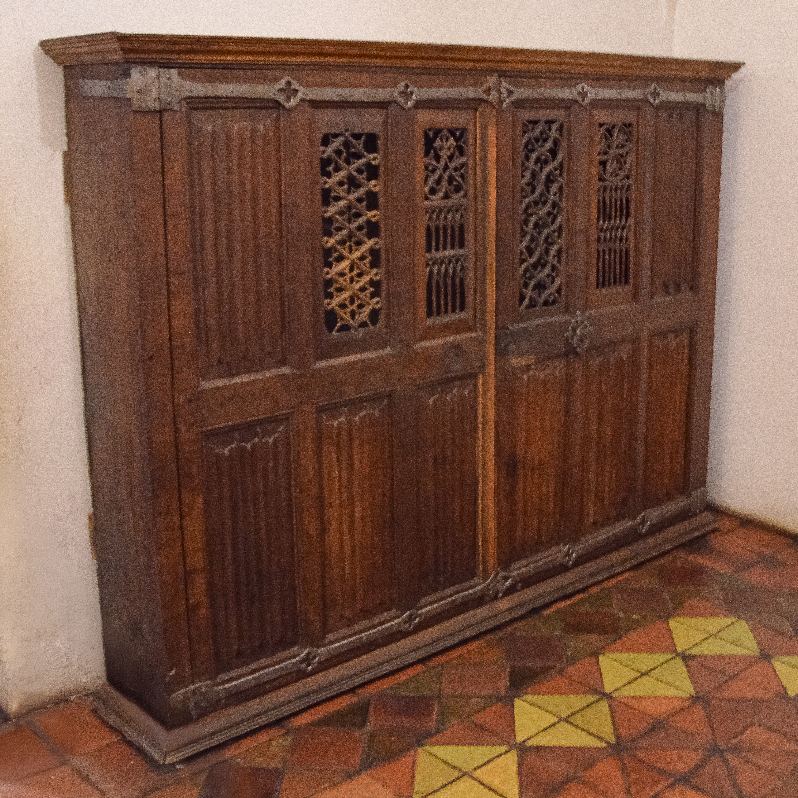 szafa-gotyk-xv-wiek-malbork-biblioteka.jpg